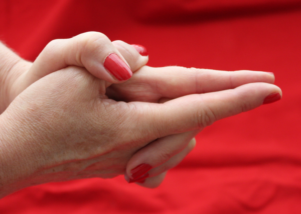 Fingeryoga: Ksepana-Mudra zum Loslassen