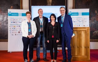 v.l.n.r.: Univ.-Prof. Dr. Elisabeth Fertl, Univ.-Prof. Dr. Thomas Berger, Karin Krainz-Kabas und der Vorsitzende des PRAEVENIRE-Boards, Dr. Armin Fidler, MPH, MSc, Foto: © Praevenire/PeterProvaznik