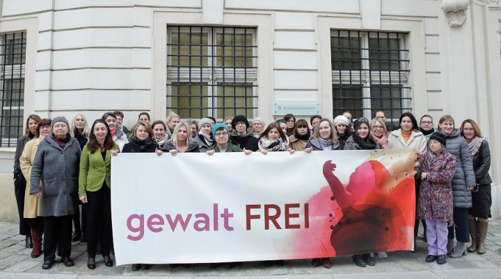 Aktion der Frauenministerin anlässlich der 16 Tage gegen Gewalt 2019 © BKA/Regina Aigner