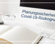 Pc und Klaneder, Text: Planungssicherheit für Covid-19-Risikogruppe, Credit: Canva